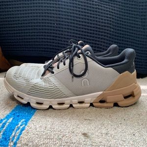 On Running Cloudflyers Women’s Size 9.5 Glacier/Rosebrown